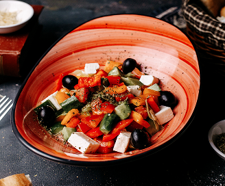 Photo du plat Salade grecque, tomates anciennes, feta et olives noires